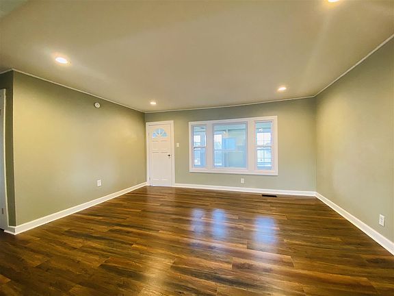 4th image of 1005 Lennie Ave
