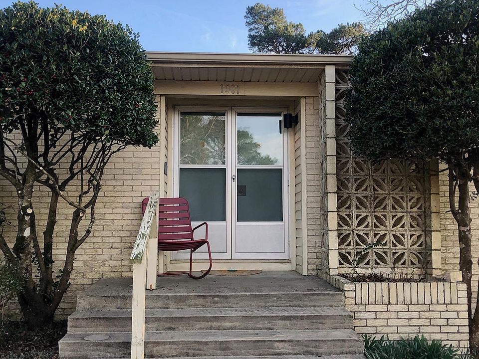 1st image of 1001 Woodlawn Ave
