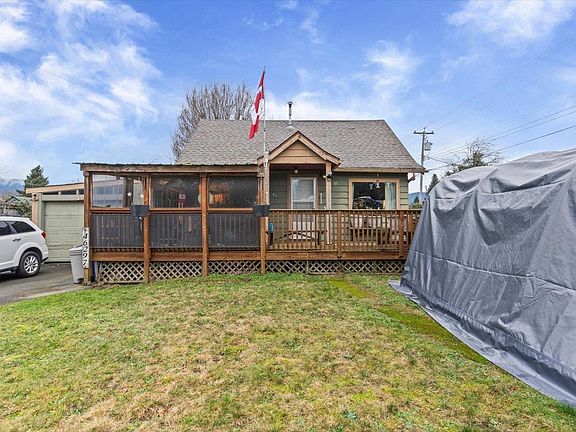 3rd image of 46297 Gore Ave