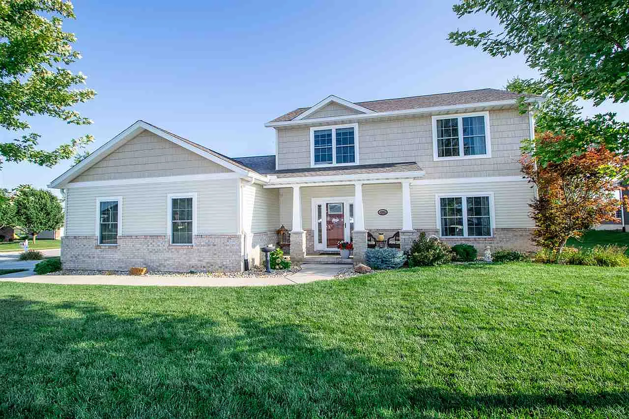 1205 Windsor Way photo 1
