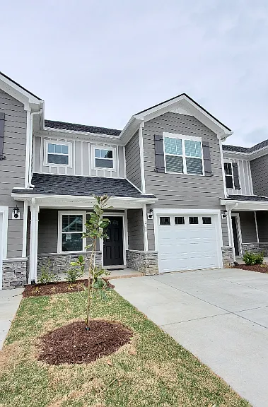 211 Ruth Way — Photo 2