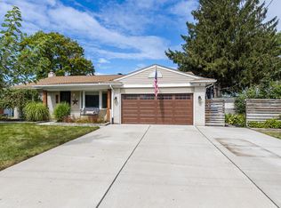 5914 Pleasant Dr, Waterford, MI 48329