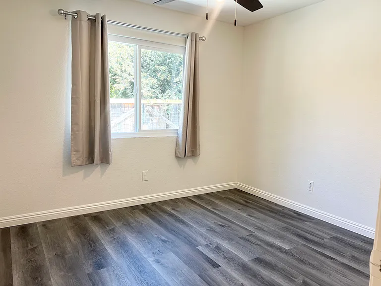 1084 E Evans St — Photo 13