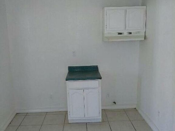 4th image of 1104 S Grande Vista Ave