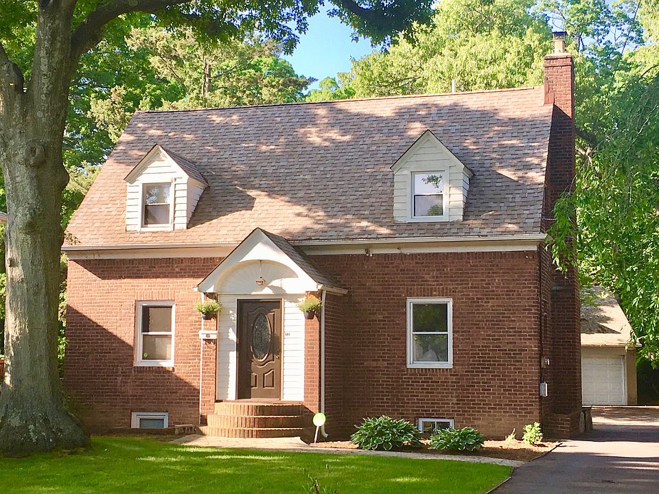1st image of 581 Linden St