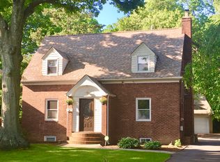581 Linden St, West Hempstead, NY 11552
