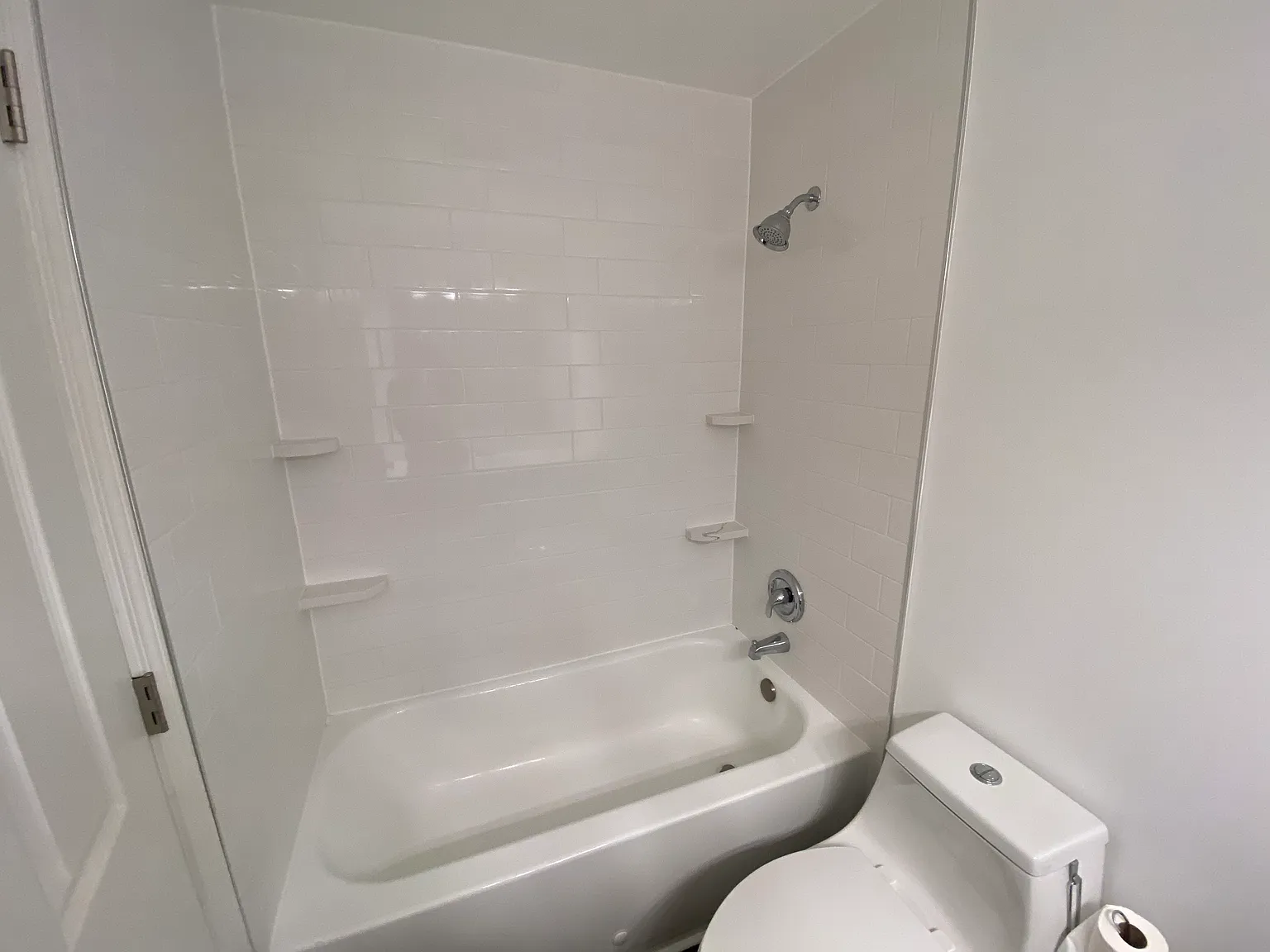 323 Hawthorne Ave S — Photo 4