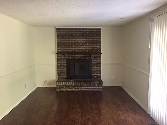 3rd image of 2922 N Sheffield Dr