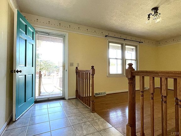 5th image of 20 Gail Ln