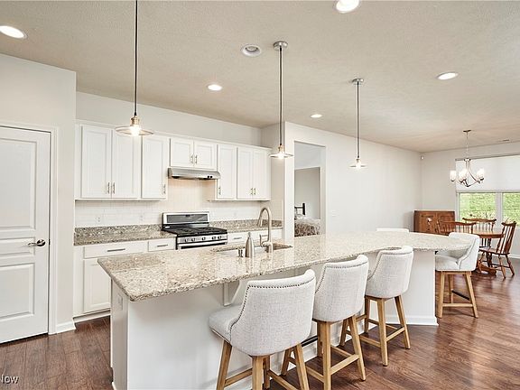 4th image of 543 Heritage Woods Dr