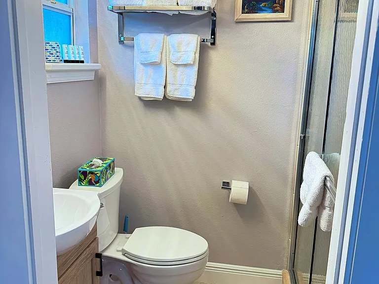 219 Crescent Ct E — Photo 33
