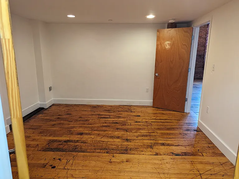 1 Westinghouse Plz #C301 — Photo 6