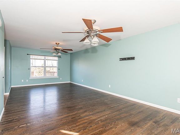3rd image of 909 Winston Ct