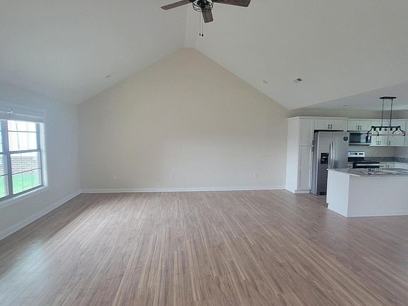 5th image of 1016 Mission Dr