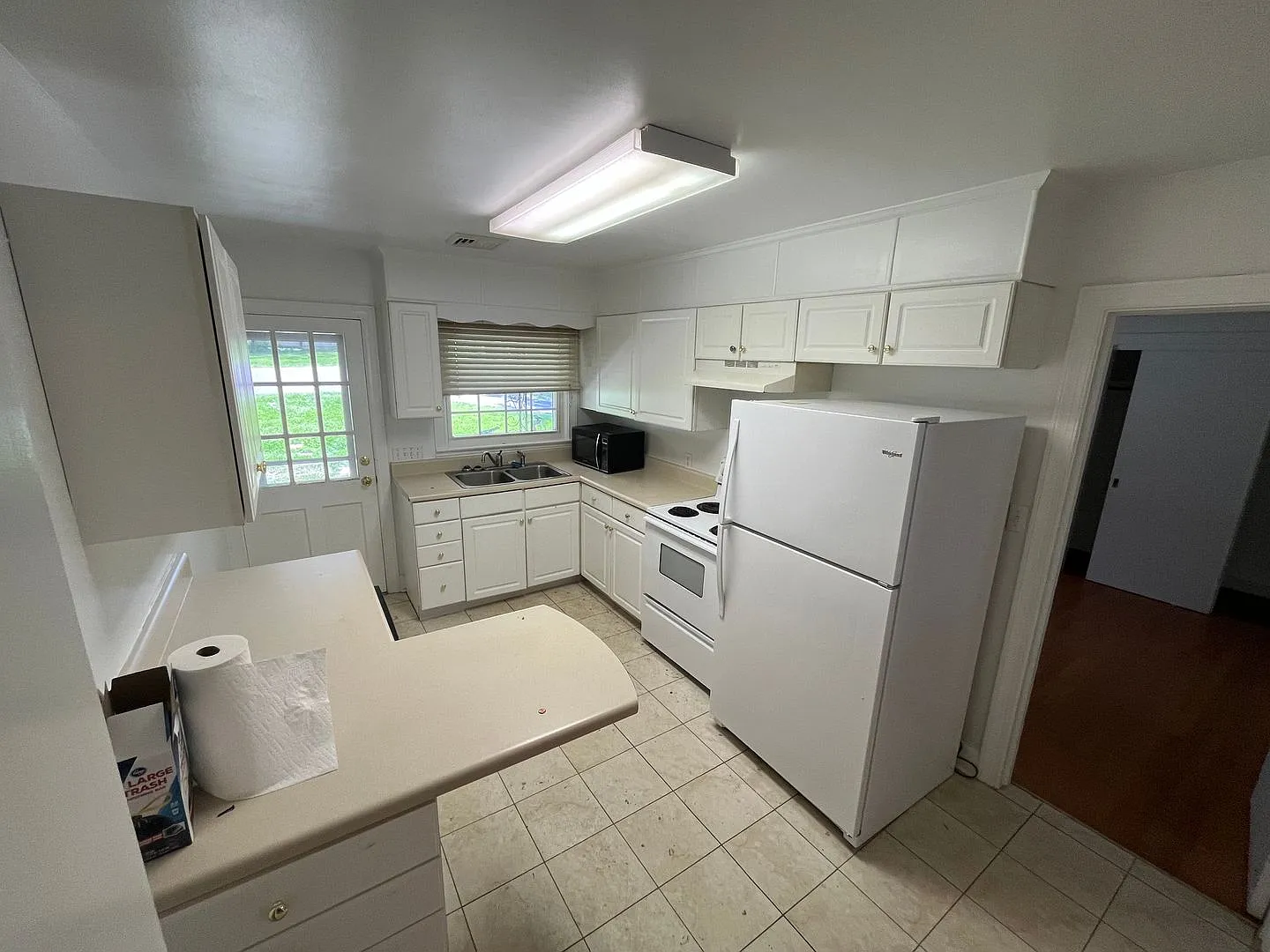 316 Sunset Blvd — Photo 1