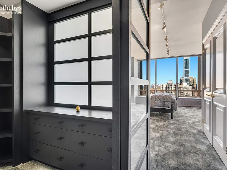 860 United Nations Plz #Penthouse 37/38b — Photo 10