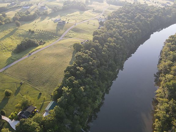 4th image of 190 Lakeside Dr