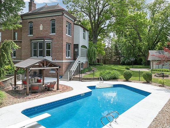 3rd image of 2204 Ashland Ave