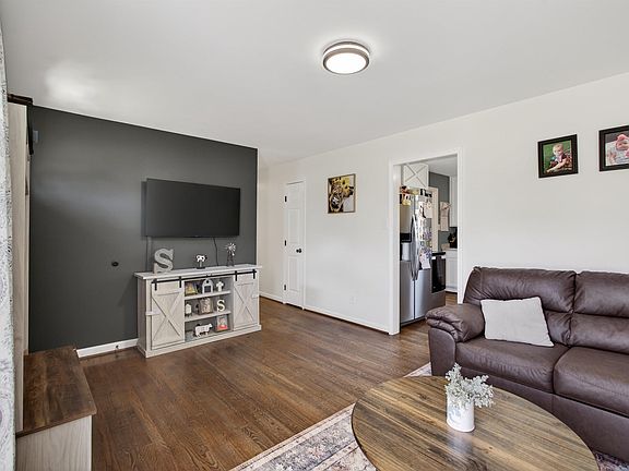 4th image of 402 Timothy Dr