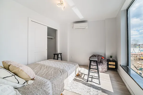 Sold by E Realty International Corp | media 9