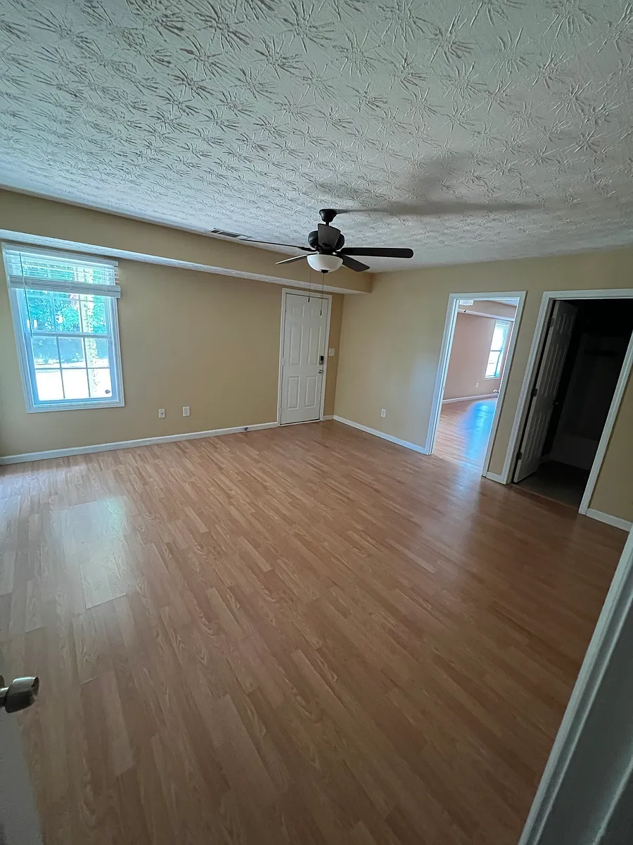 Building Photo - 70 Trelawney Dr