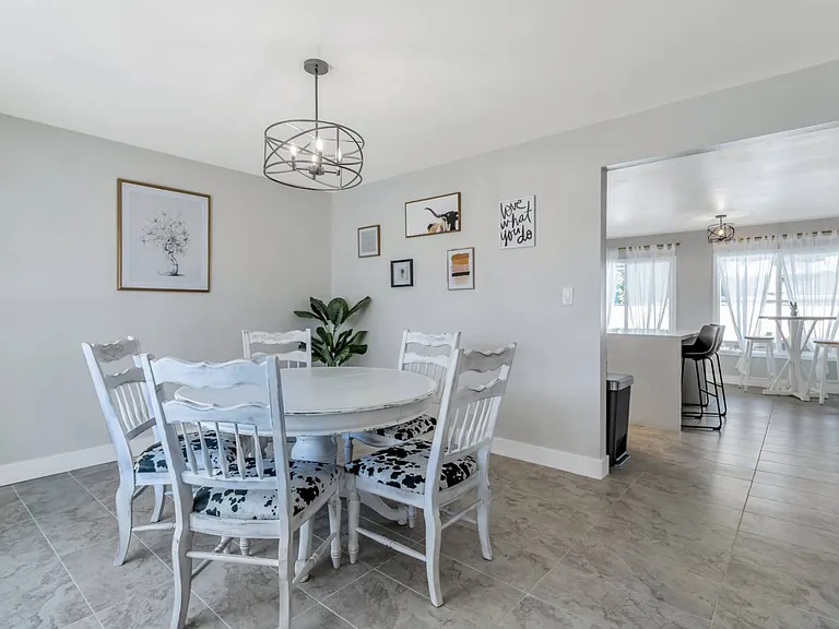 2124 E Hillery Dr — Photo 10