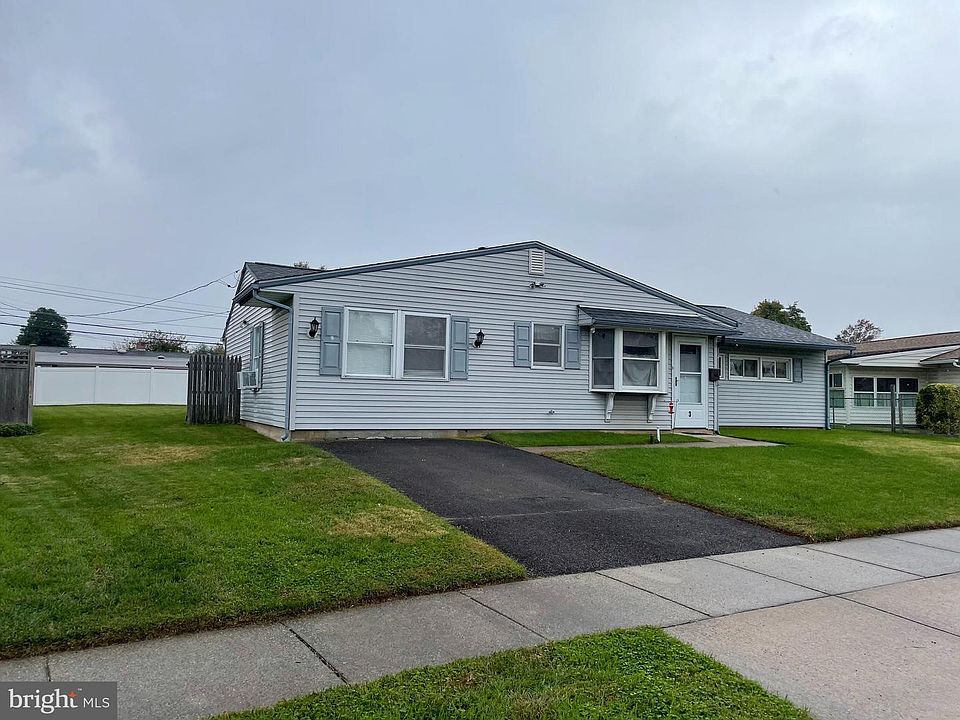 1st image of 3 Lilac Ln