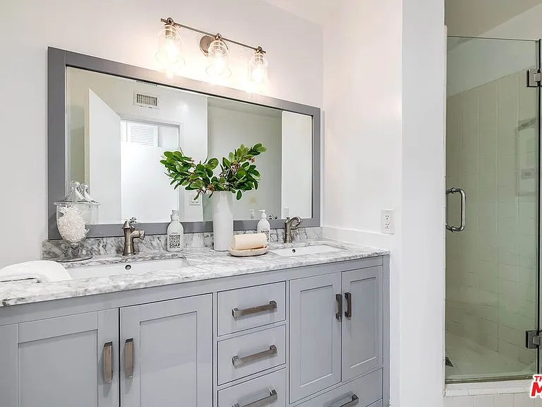 441 N Oakhurst Dr #203 — Photo 10