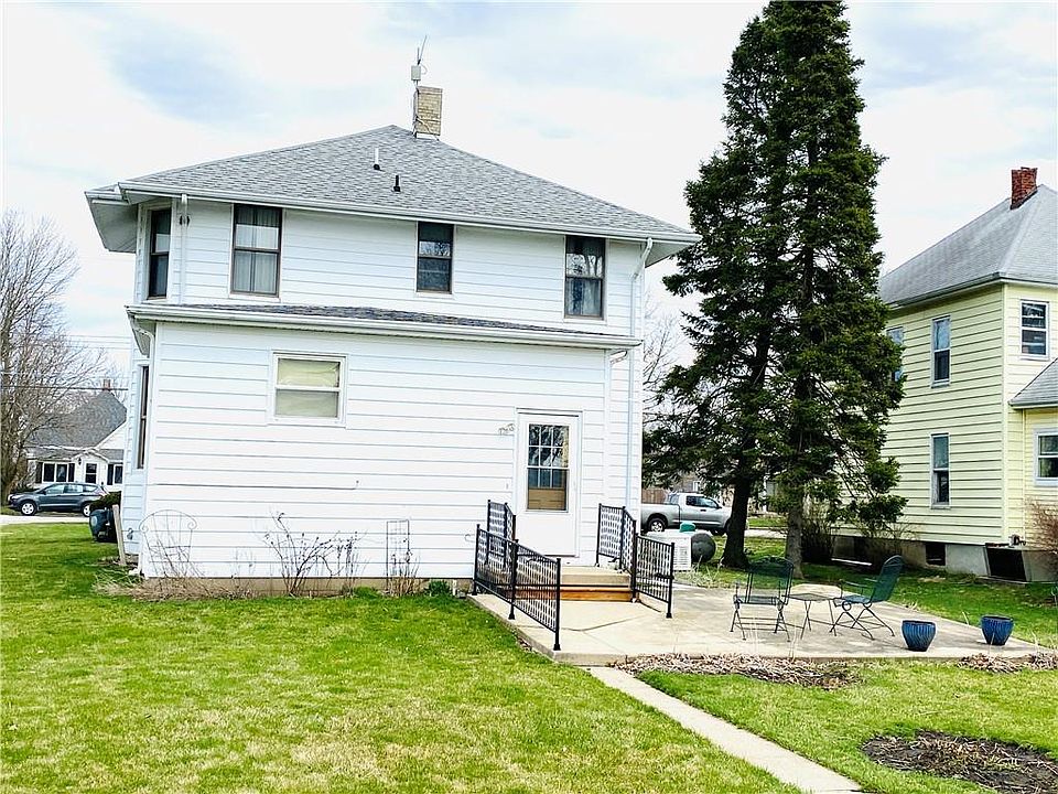 2nd image of 550 E Main St