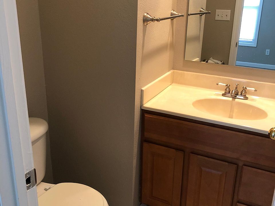 1st image of 410 Country Club Dr