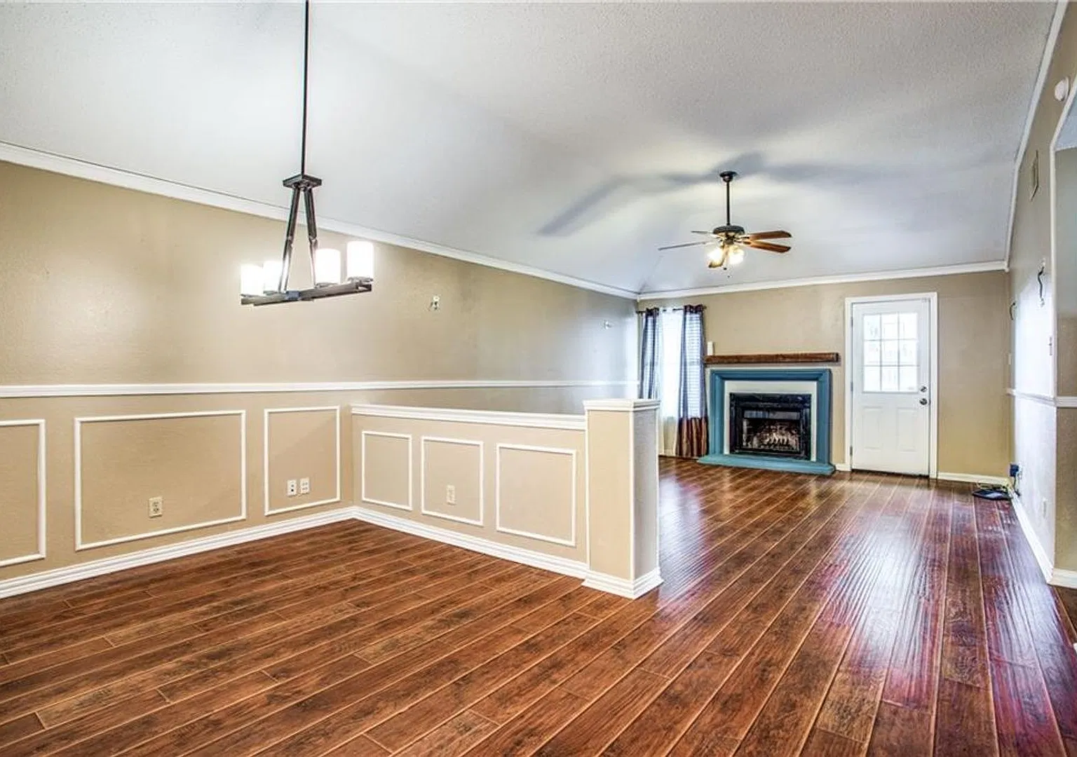 Beautiful Three Bedroom Home in Fort Worth — Photo 3
