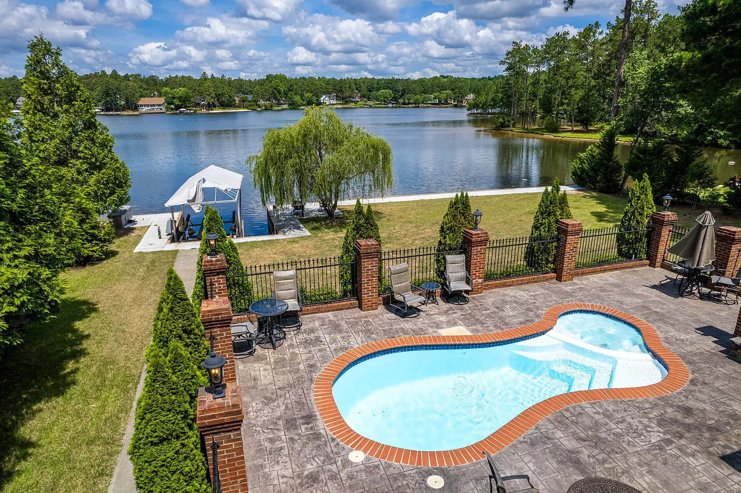 6 bed, 3.0 bath, 4004 sqft, $15,480 — Photo 3