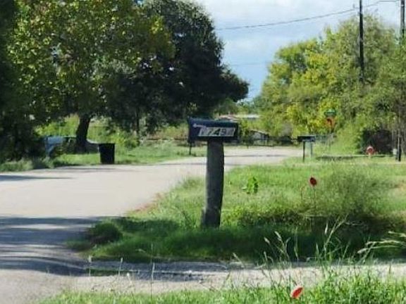 Exterior Neighborhood (street photo)