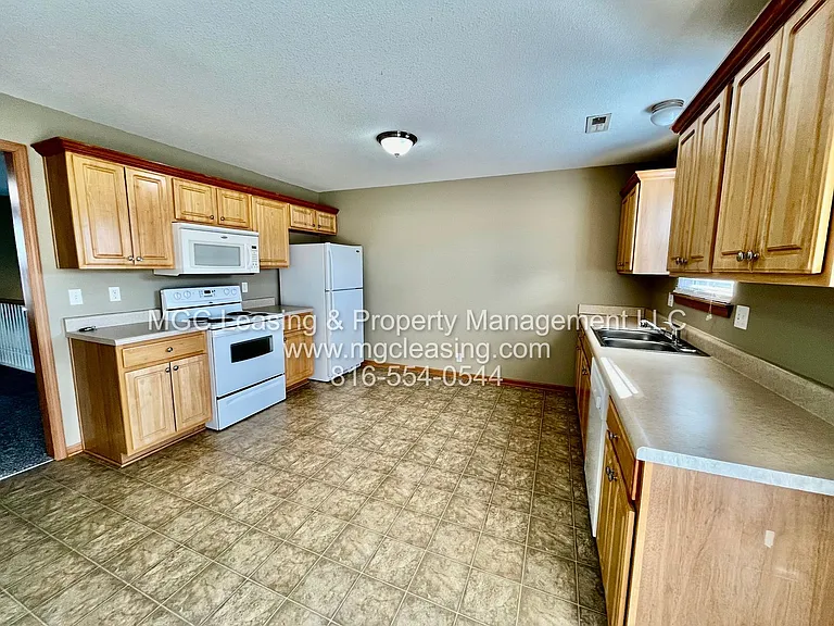 209-211 Birdie Dr — Photo 3