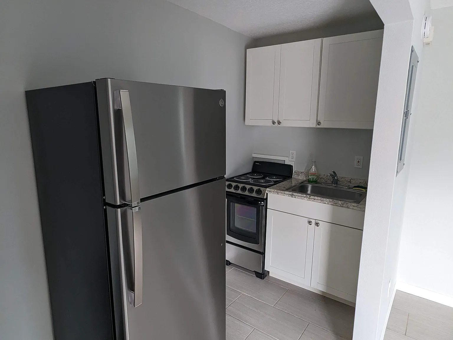 Newly Updated Studio Apartment Walking Distance from Cocoa Village! — Photo 3