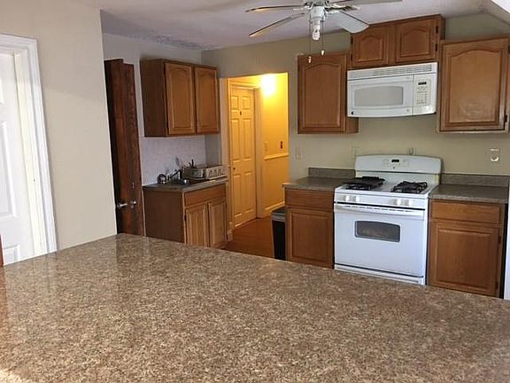 5th image of 171 Montgomery Ave #3