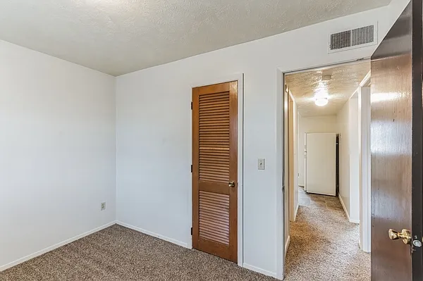 Bellevue Gardens Apartments — Photo 21