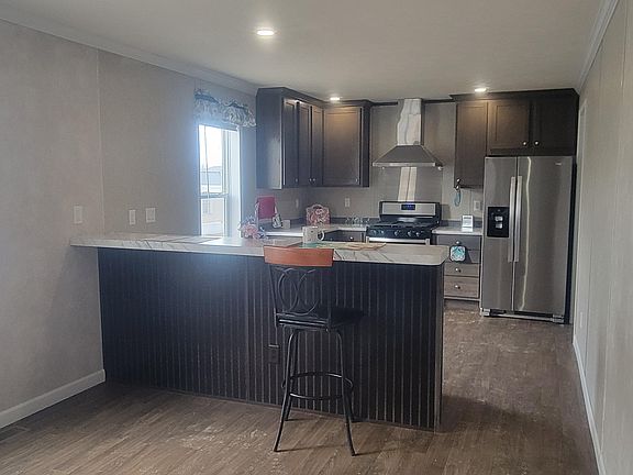 3rd image of 228 Golfview Ct #85