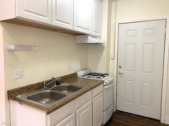 3rd image of 1442 W 110th St APT 7
