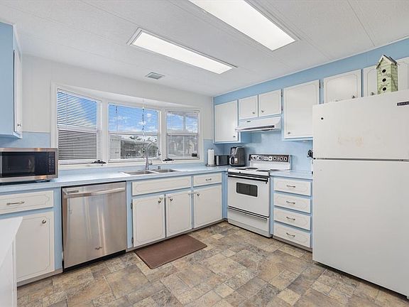 2nd image of 832 JOLANDA CIRCLE