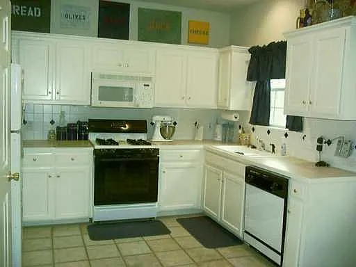 1102 W Park St — Photo 2