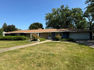 305 S Oak St, Hendricks, MN 56136