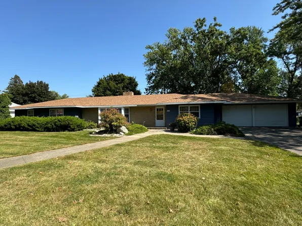 305 S Oak St, Hendricks, MN 56136