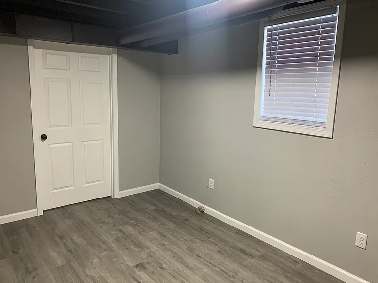 140 N Oak St — Photo 5