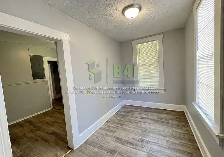 1111 Henry Ave — Photo 3