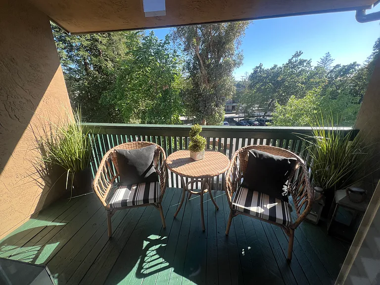 1240 Walker Ave #TOP FLOOR — Photo 6