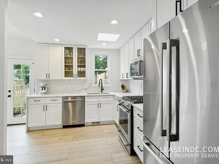 121 Webster St NW — Photo 10