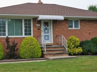 30221 Arnold Rd, Willowick, OH 44095