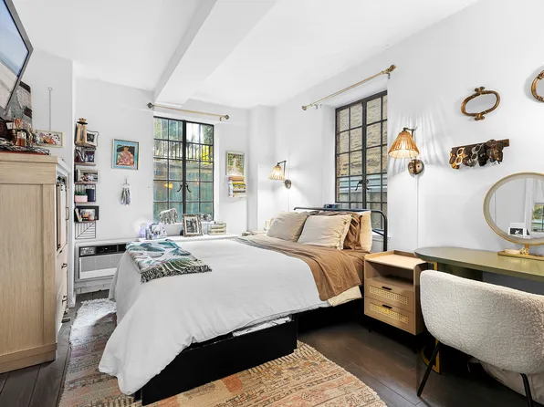 325 East 41st Street image 5 of 8