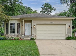 700 N Summit St, Wheaton, IL 60187